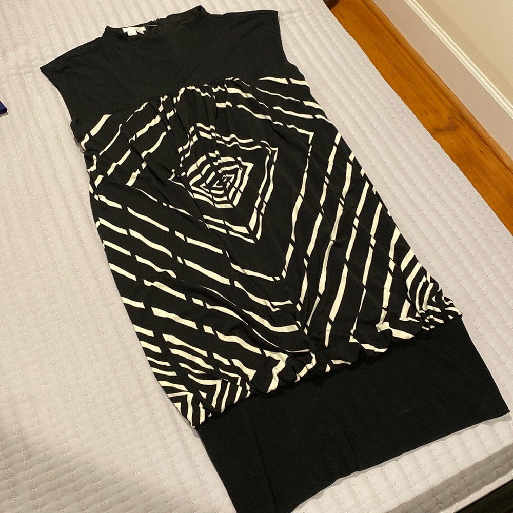 Above the knee, cap-sleeve dress